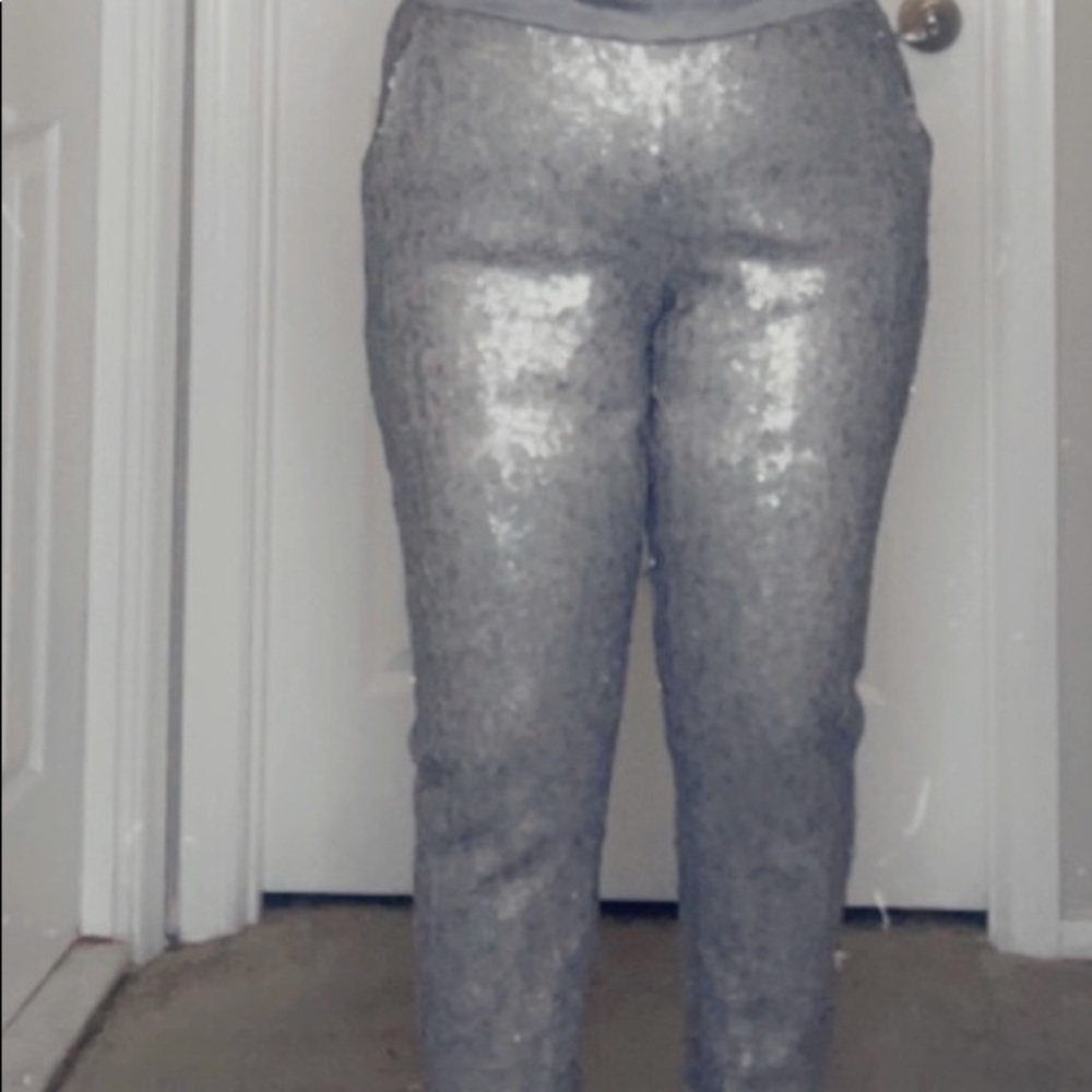 Sequin pants that’s stops at your ankles